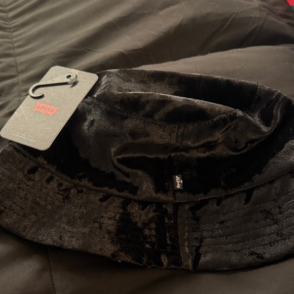 Levi's Black Bucket Hat - Picture 4 of 7